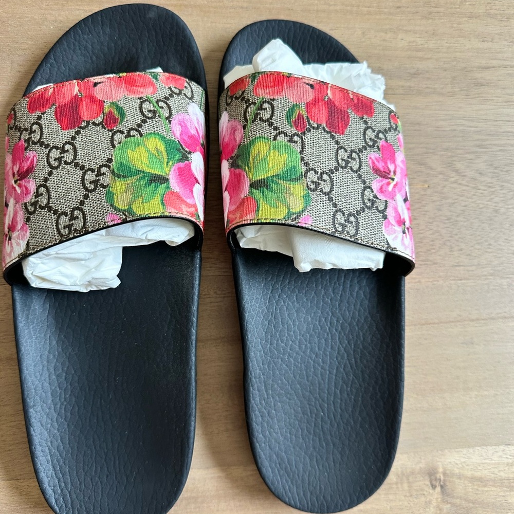 Gucci Women's Floral Slide Sandals - Black and Pink